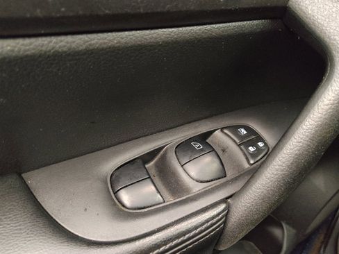 Used 2015 Nissan Rogue S AWD/4WD image 27