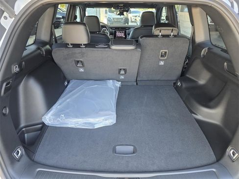 New 2025 Jeep Grand Cherokee Altitude image 14