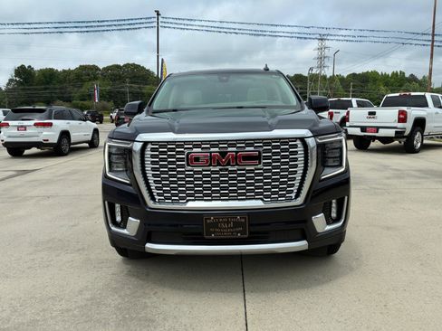 Used 2021 GMC Yukon Denali w/ Advanced Technology Package AWD/4WD image 3