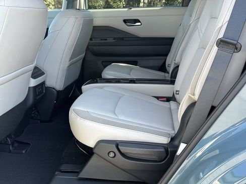 New 2026 Nissan Pathfinder SL image 16