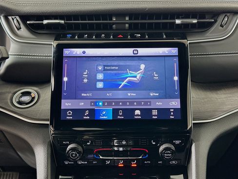 Used 2024 Jeep Grand Cherokee Limited 4xe image 24