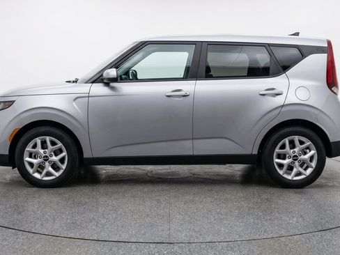 Used 2025 Kia Soul LX w/ LX Technology Package FWD image 3