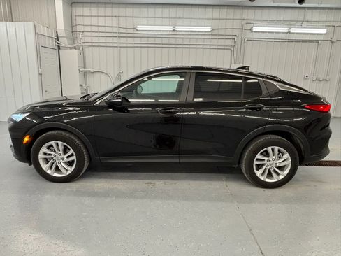 Used 2025 Buick Envista Preferred w/ Convenience I Package FWD image 2