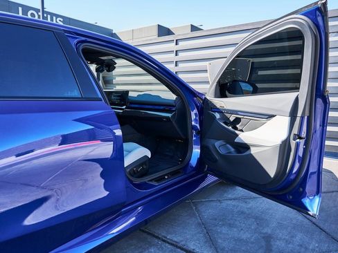 Used 2026 BMW M5 w/ Executive Package image 25