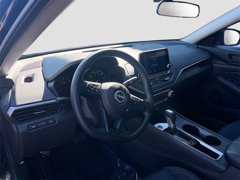 Used 2025 Nissan Altima 2.5 S image 11