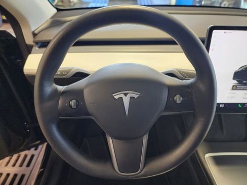 Used 2022 Tesla Model Y Long Range AWD/4WD image 21