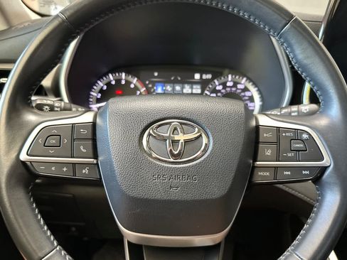 Used 2024 Toyota Highlander XLE image 25
