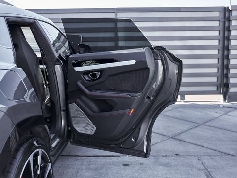 Used 2021 Lamborghini Urus image 23