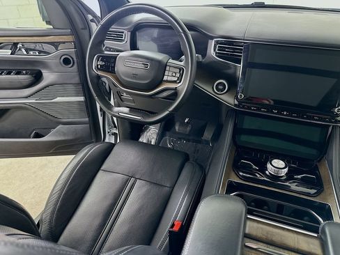 Used 2023 Jeep Grand Wagoneer 4WD image 18