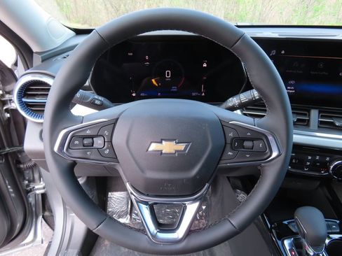 New 2026 Chevrolet Trax LT w/ Driver Confidence Package FWD image 5