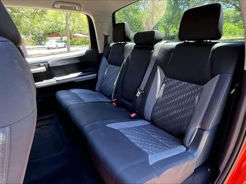 Used 2018 Toyota Tundra SR5 w/ SR5 Upgrade Package AWD/4WD image 19