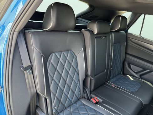 Used 2024 Volkswagen Atlas Cross Sport SEL Premium R-Line image 42