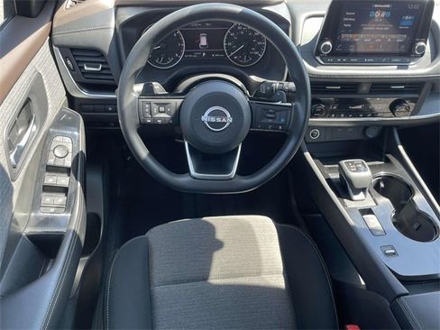 Used 2023 Nissan Rogue SV image 13