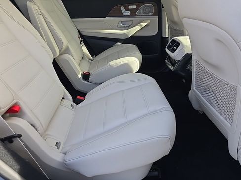 New 2026 Mercedes-Benz GLS 450 4MATIC image 38