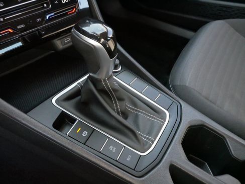 Certified 2025 Volkswagen Jetta S image 24