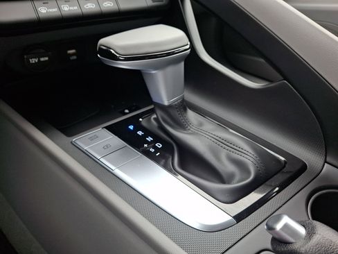 Certified 2025 Hyundai Elantra Sport image 14