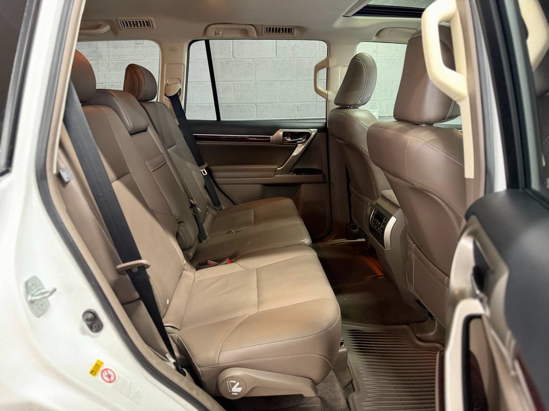 Used 2018 Lexus GX 460 Premium w/ Premium Package AWD/4WD image 28