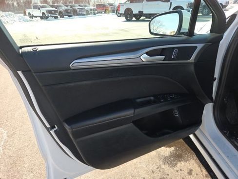 Used 2020 Ford Fusion SE FWD image 28