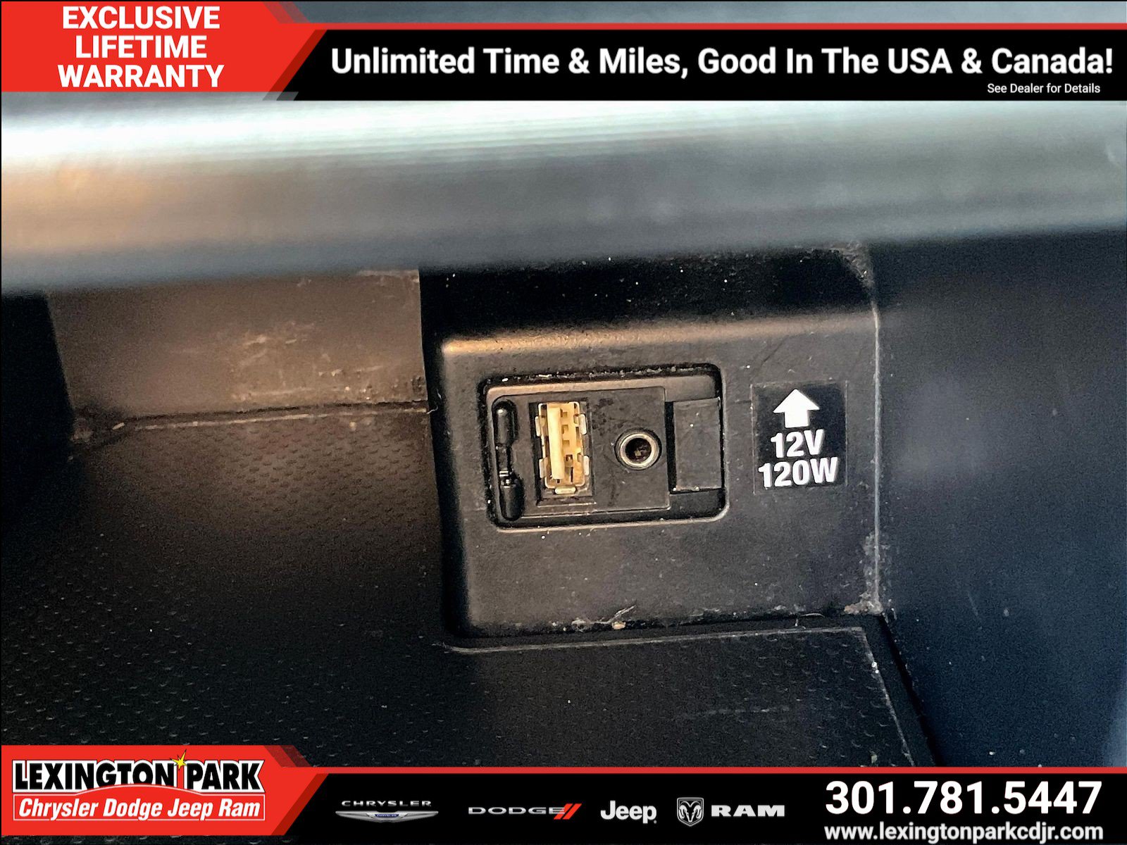 Used 2012 Toyota Camry XLE w/ Leather Pkg FWD image 16