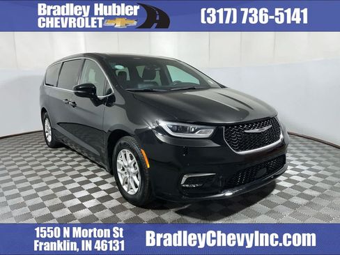 Used 2025 Chrysler Pacifica Select FWD image 1