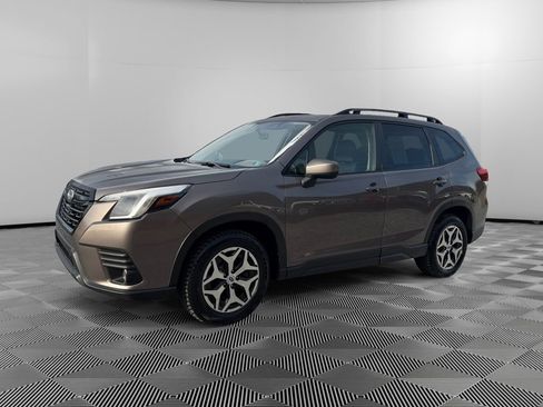 Used 2022 Subaru Forester Premium image 3