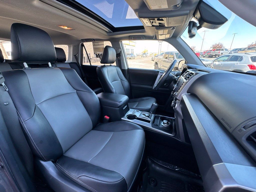 Used 2022 Toyota 4Runner SR5 Premium w/ Moonroof Package AWD/4WD image 37