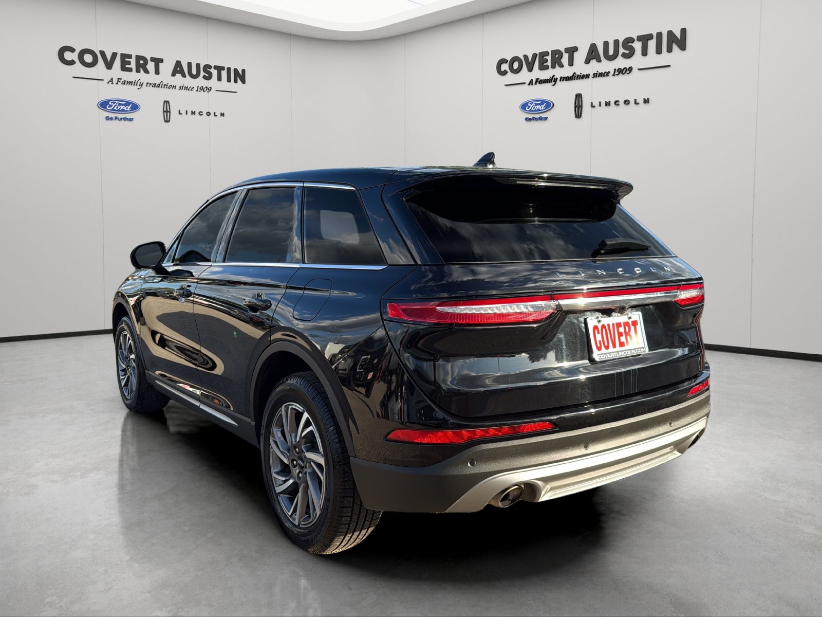 Used 2024 Lincoln Corsair FWD w/ Equipment Group 101A image 3
