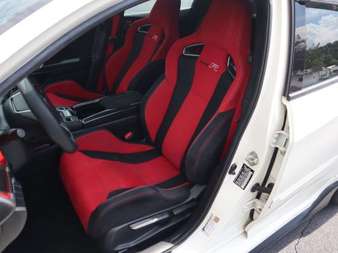 Used 2018 Honda Civic Type R image 2