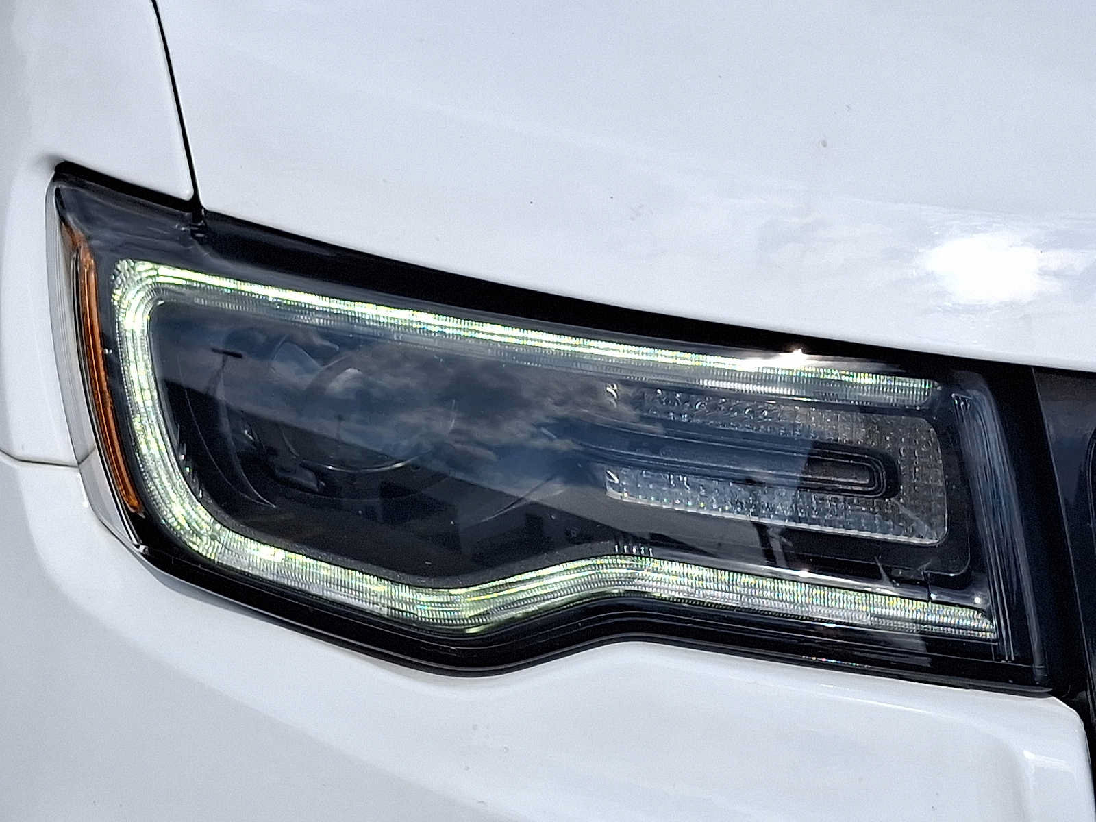 Used 2021 Jeep Grand Cherokee Limited w/ Premium Lighting Group AWD/4WD image 9