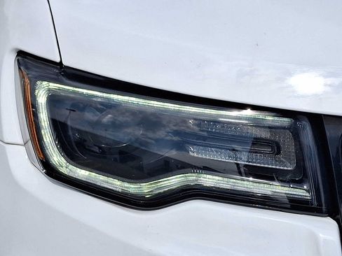 Used 2021 Jeep Grand Cherokee Limited w/ Premium Lighting Group AWD/4WD image 9