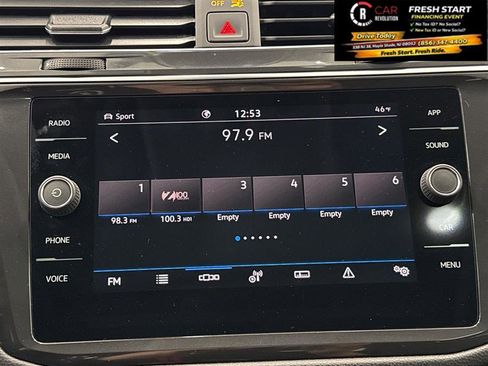 Used 2022 Volkswagen Tiguan SE image 38