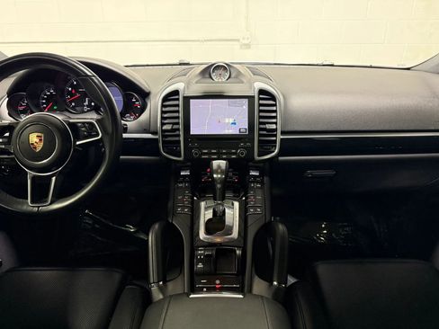 Used 2018 Porsche Cayenne Platinum Edition AWD/4WD image 23