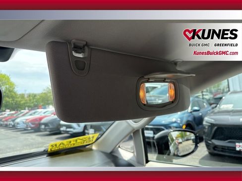 Used 2018 Chrysler Pacifica Touring-L FWD image 32