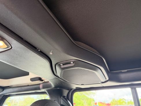 Used 2023 Jeep Gladiator Sport image 17