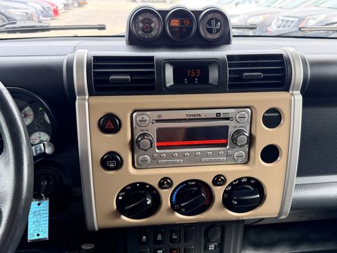 Used 2012 Toyota FJ Cruiser 4WD w/ Upgrade Pkg image 31