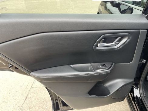 Used 2024 Nissan Rogue SV FWD image 12