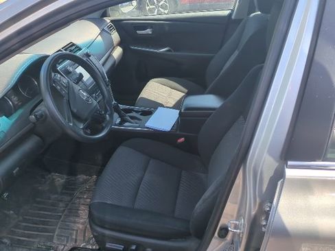 Used 2016 Toyota Camry LE FWD image 9