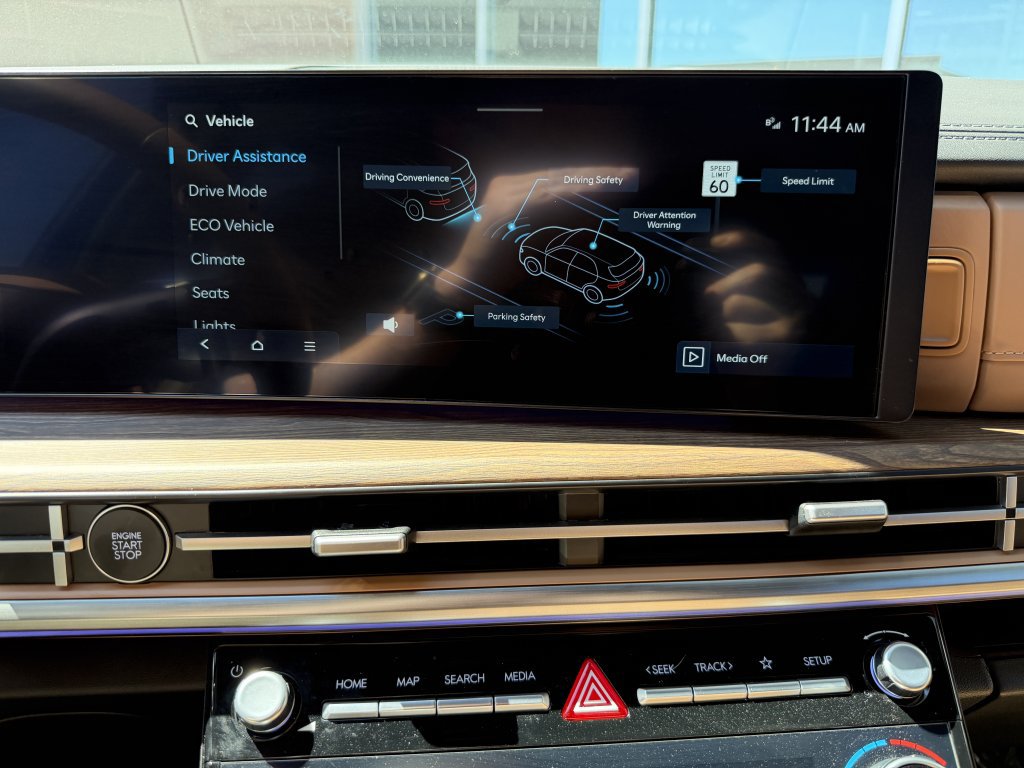 Used 2025 Hyundai Santa Fe Limited FWD image 24