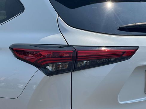 Used 2022 Toyota Highlander Platinum AWD/4WD image 10