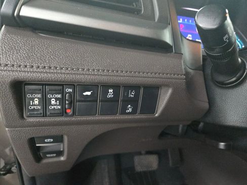 Used 2018 Honda Odyssey EX-L image 18