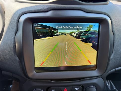 Used 2023 Jeep Renegade Altitude w/ Sun/Sound Group AWD/4WD image 18