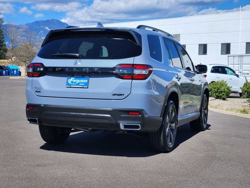 Used 2023 Honda Pilot Sport image 3