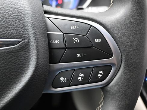 Used 2023 Chrysler Pacifica Touring-L FWD image 30
