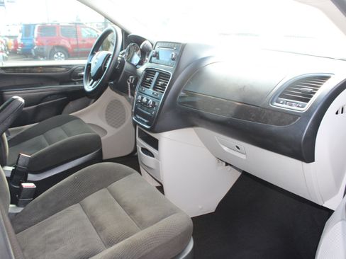 Used 2016 Dodge Grand Caravan American Value Package image 12