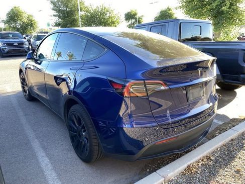 Used 2022 Tesla Model Y Long Range AWD/4WD image 2