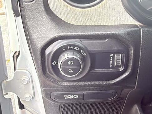 Used 2024 Jeep Gladiator Sport AWD/4WD image 13