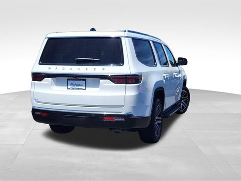 Used 2025 Jeep Wagoneer 4WD image 8