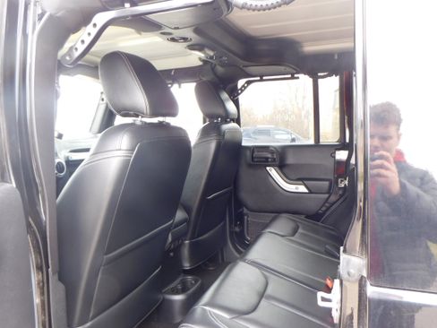 Used 2016 Jeep Wrangler Unlimited Rubicon image 37