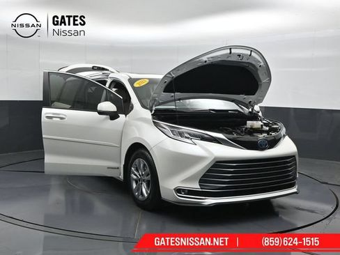 Used 2021 Toyota Sienna Limited w/ Protection Package (TMS) FWD image 62