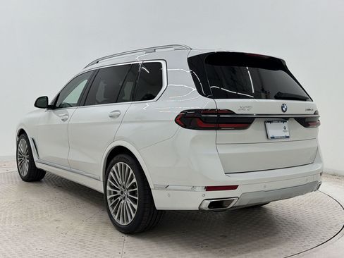 Used 2024 BMW X7 xDrive40i w/ Executive Package AWD/4WD image 3